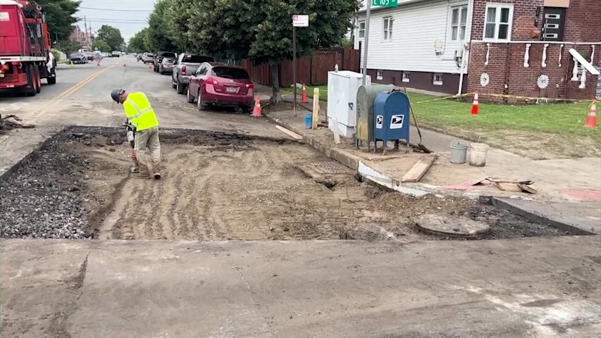 Video thumbnail for Water main break causes large hole to form in Canarsie