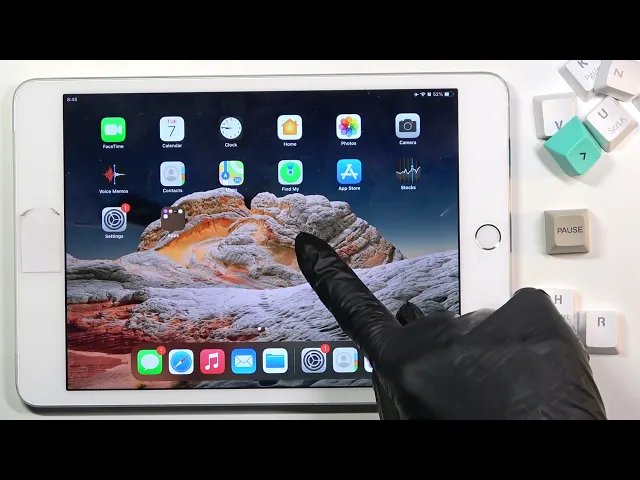 Video thumbnail for How to Turn Off Running Apps in iPad Mini 4 – Close Background Apps