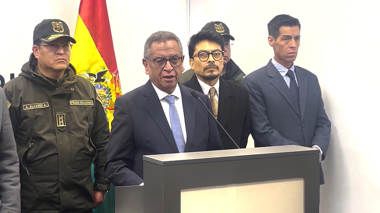 Video thumbnail for Bolivia: Police Contuniye Search For Eduardo Del Castillo.