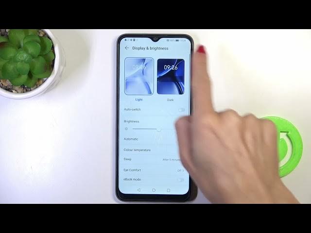 Video thumbnail for How to Apply Dark Mode to Honor 70 Lite / Enable Night Mode on Your Smartphone