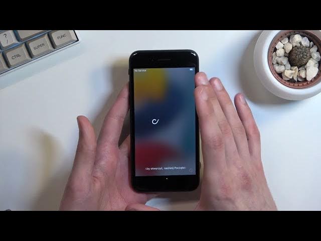 Video thumbnail for iPhone SE 2022 UNBOXING | What's Inside the APPLE Box?