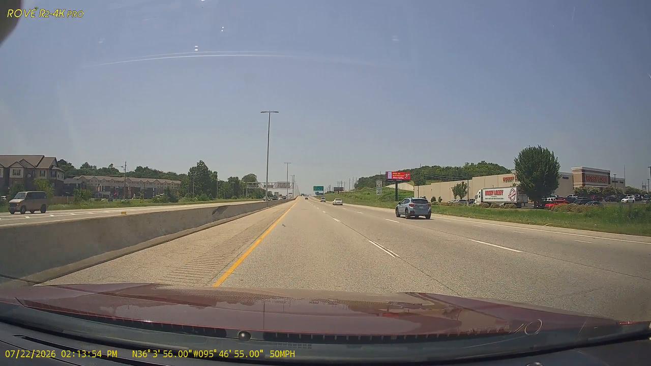 Video thumbnail for Flying Tire Bounces Across Interstate Traffic