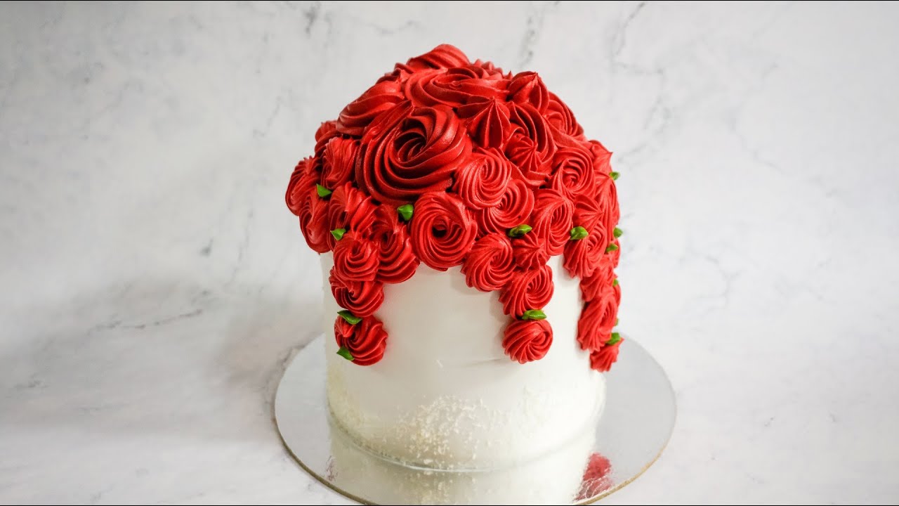 'Video thumbnail for So Funny red flowers birthday cake decoration | Délicieux Pie'
