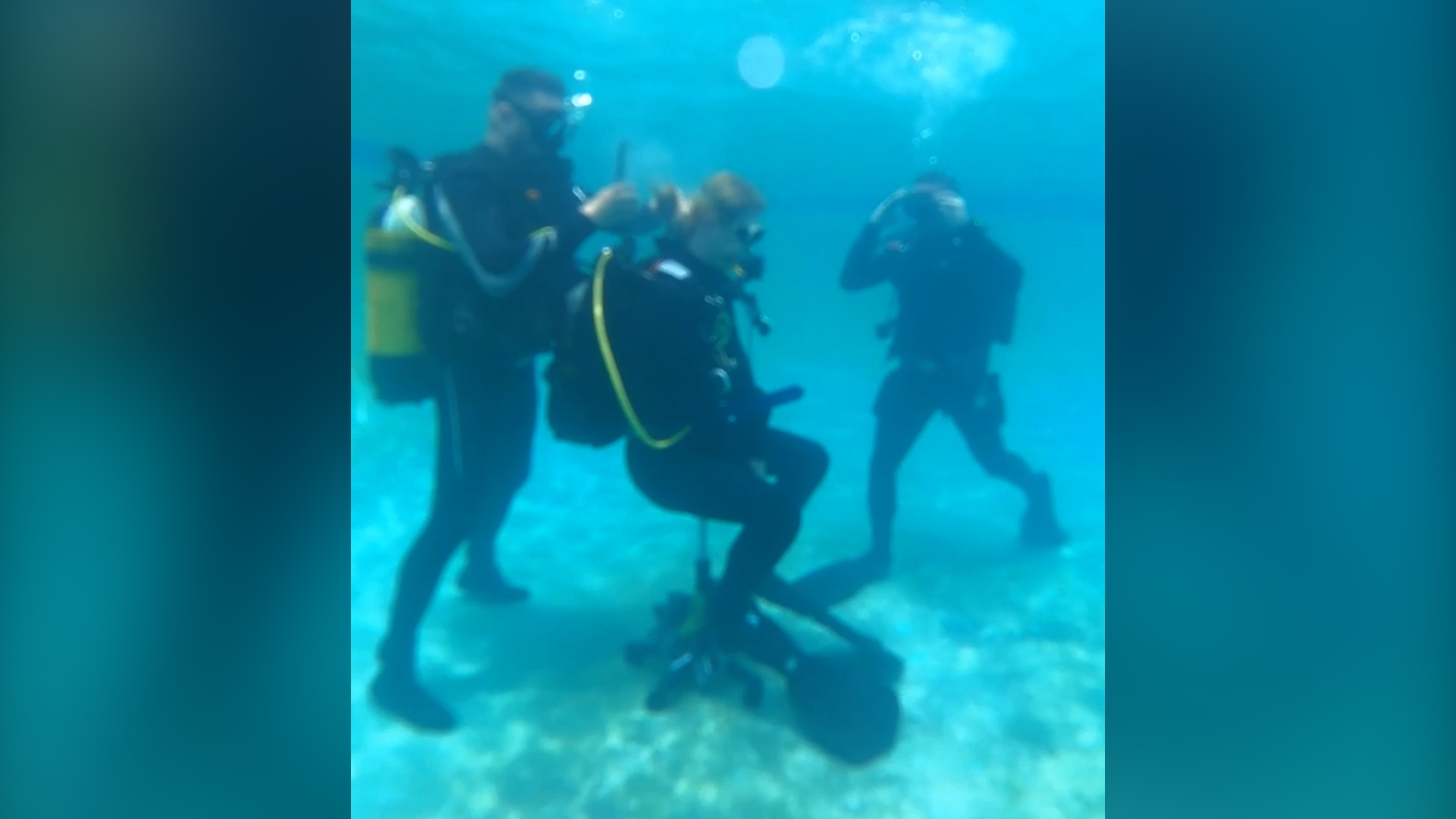 Video thumbnail for Most haircuts underwater in one hour - 28 by Andre Groenewald