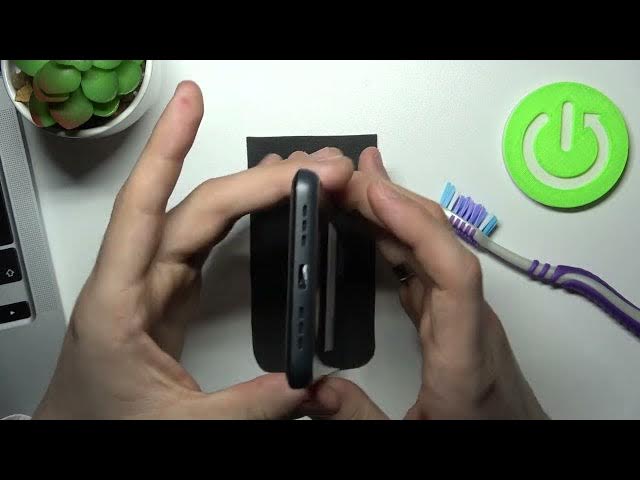 Video thumbnail for How to Clean the USB Port of TCL 30 SE Using Household Items