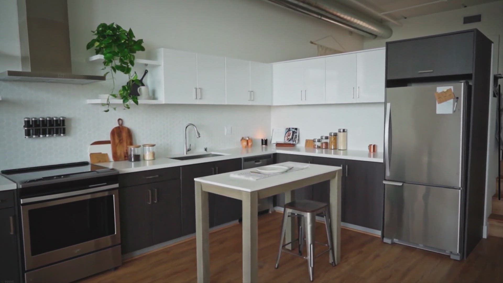 Video thumbnail for How to Make Oak Kitchen Cabinets Look Modern