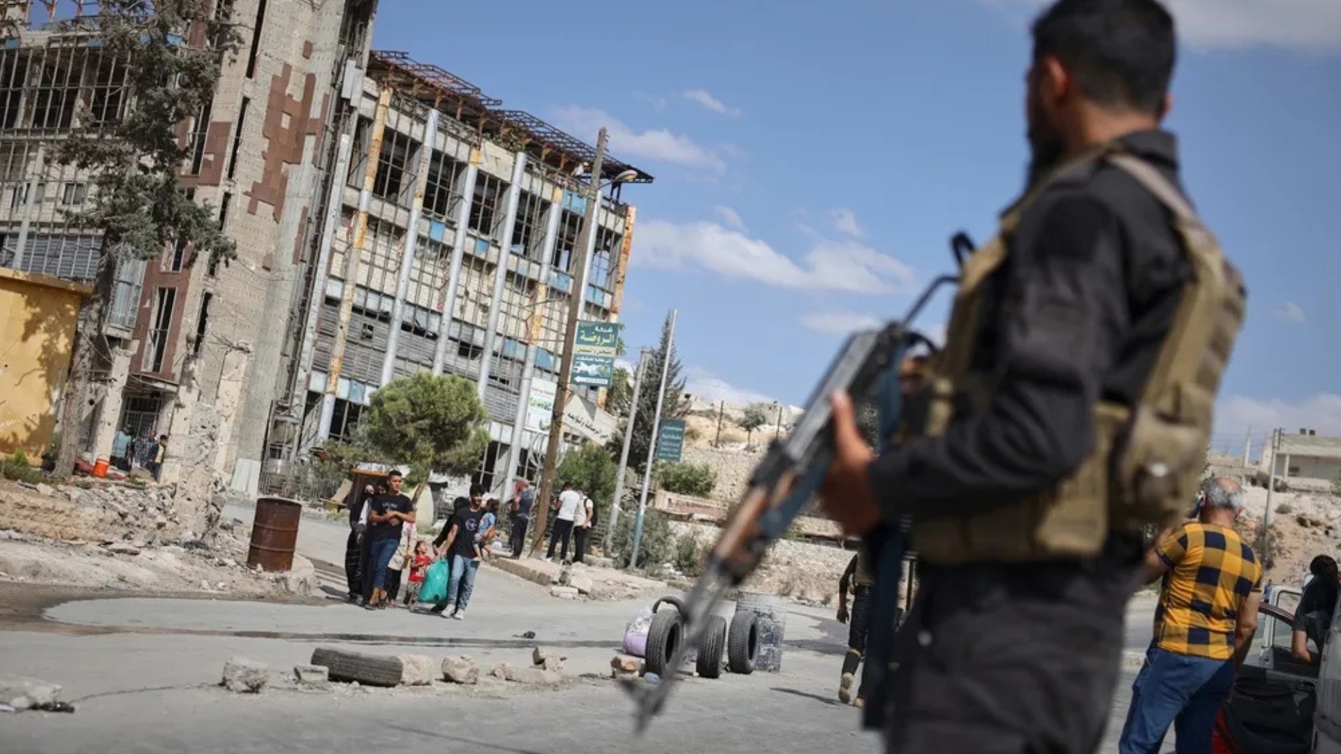 Video thumbnail for Civilians flee fighting in Aleppo: Violence between the Syrian army and Kurdish-led fighters