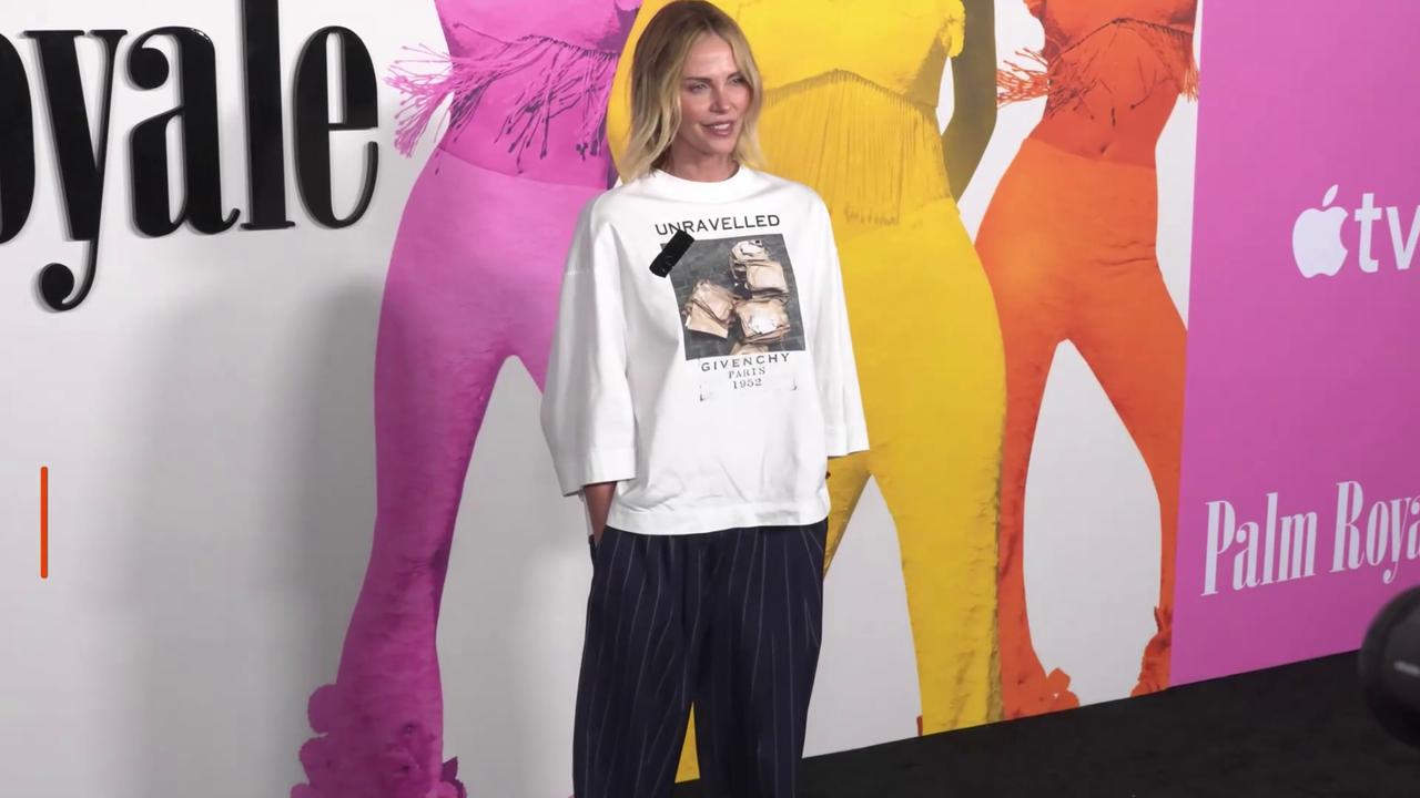 Video thumbnail for Charlize Theron retire ce qu'elle a dit sur Timothée Chalamet et l'IA.