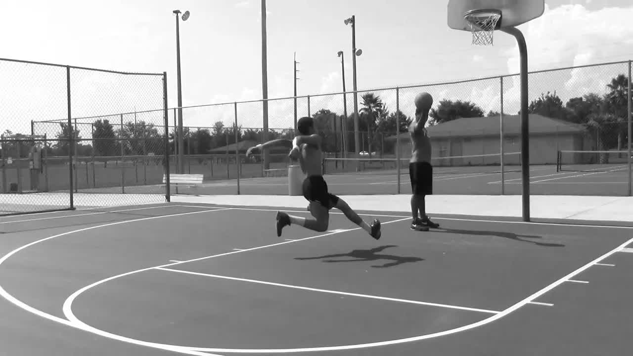 Video thumbnail for Isaiah Rivera Dunk Session :: Dubble Up :: Between The Legs