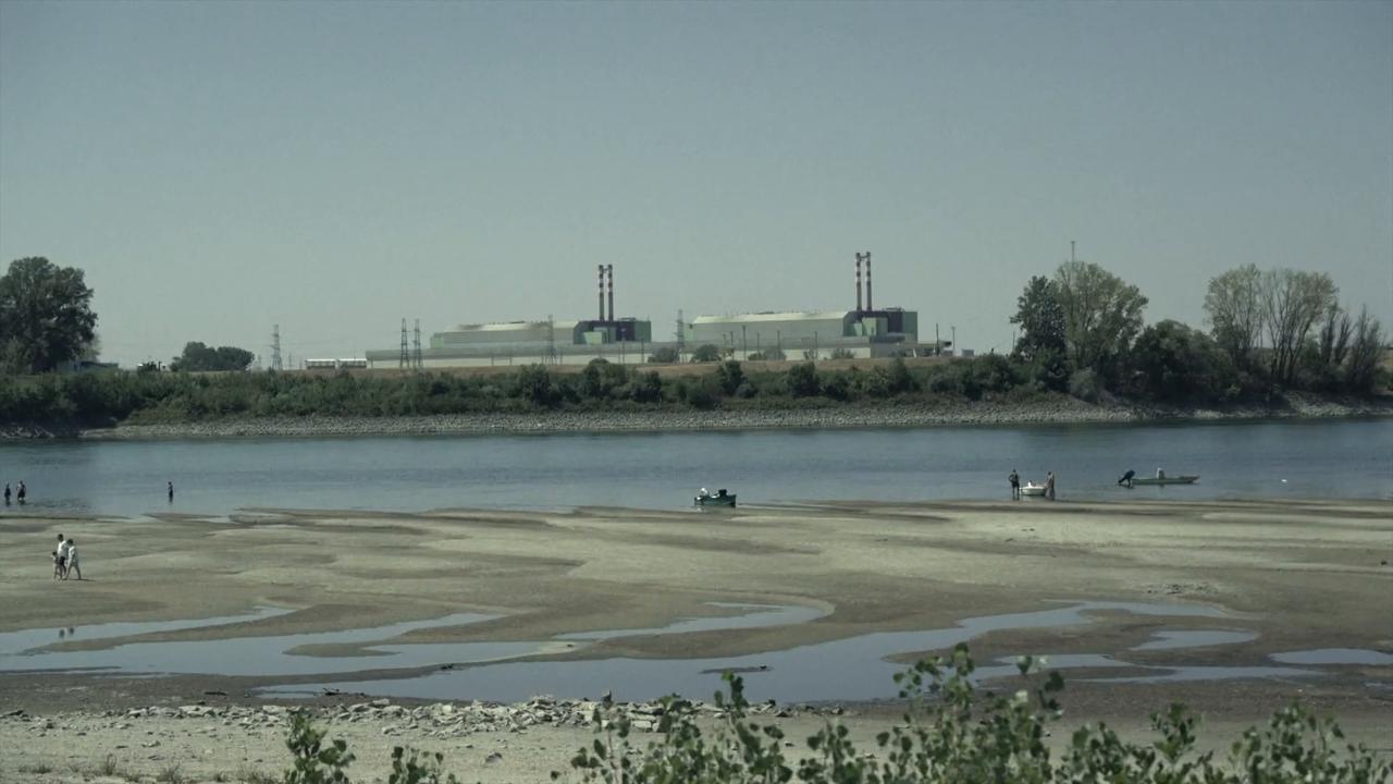 Video thumbnail for Hungary: Record-low Danube forces Hungary's nuclear plant shutdown amid public concerns.
