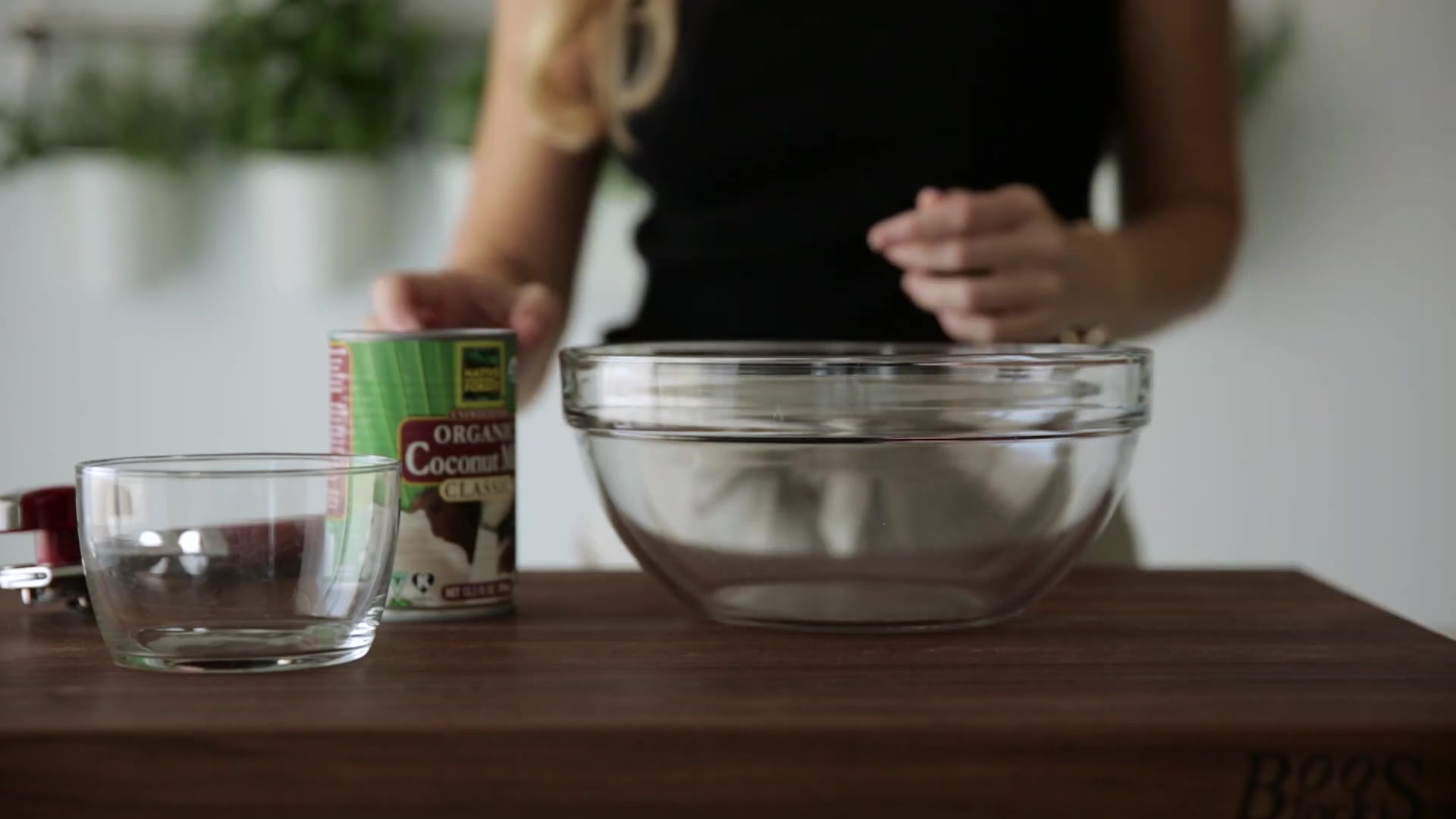 Video thumbnail for 28.HOW TO MAKE COCONUT WHIPPED CREAM ¦ dairy-free, vegan whipped cream (1080p 24fps)