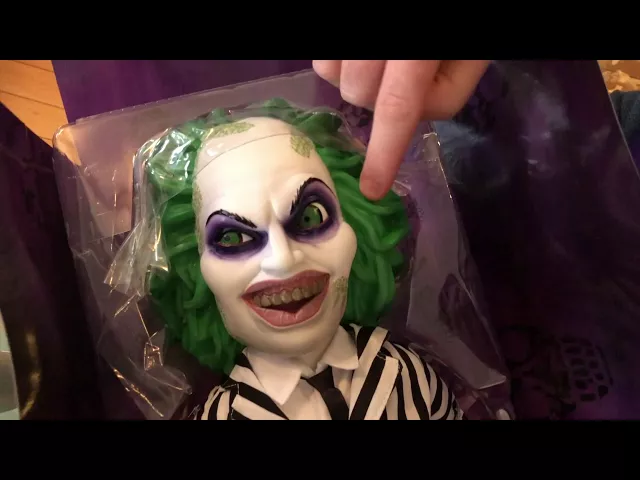 Video thumbnail for Unboxing the Mezco 'For the Love of Toys' Valentines Mystery Box