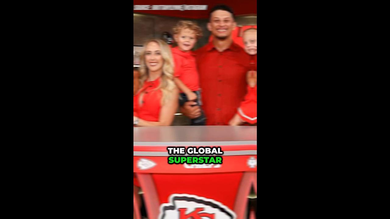 Video thumbnail for Bronze Mahomes Spots Taylor Swift at Arrowhead & Fans Can't Handle It!
