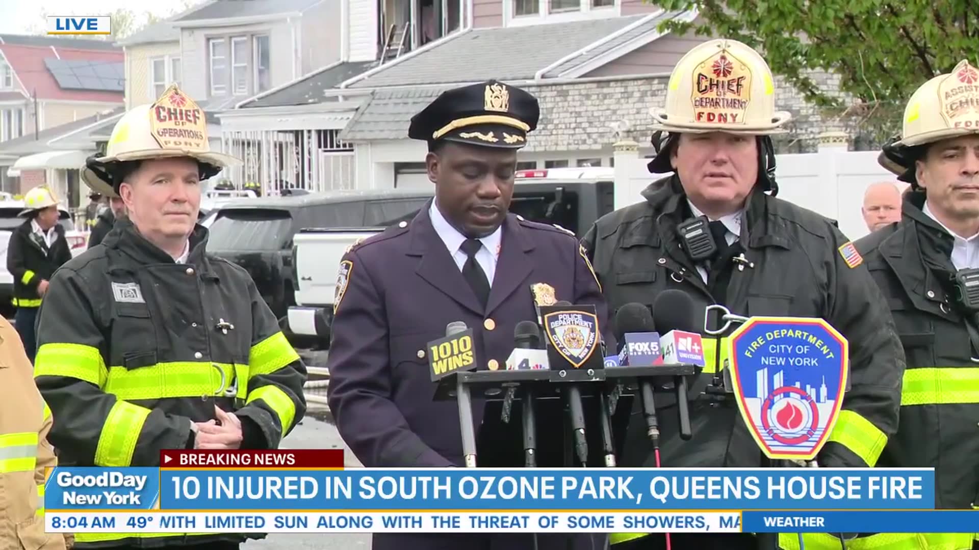 Video thumbnail for Knife-wielding man sparks Queens house explosion