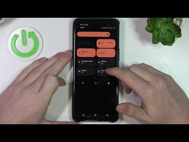 Video thumbnail for How to Turn On Flashlight on Asus ROG Phone 6 - Enable Torch