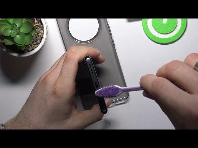 Video thumbnail for How To Clean USB Using Household Items On Relame 11 Pro +