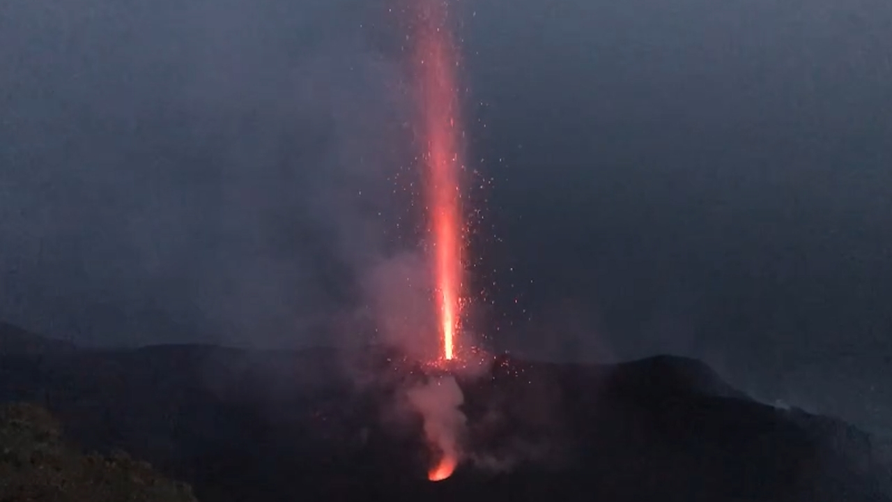 Video thumbnail for Stromboli Volcano Erupts as Lava Flows Into the Mediterranean Sea