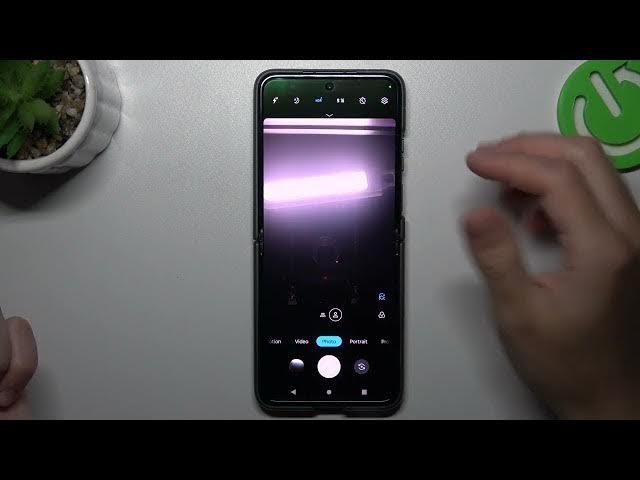 Video thumbnail for How to Turn On & Turn Off the Front Camera Mirroring on a MOTOROLA Razr 40 - Selfie Photo Mirror
