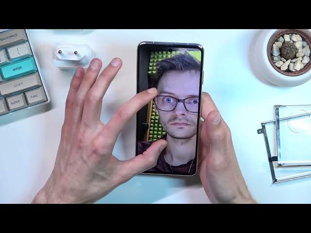 Video thumbnail for HUAWEI P50 Pocket Unboxing & First Impression