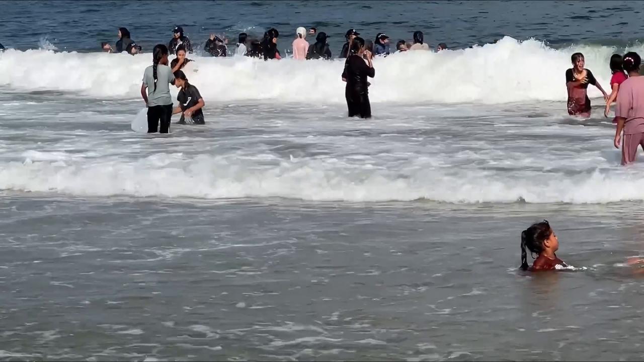 Video thumbnail for 1,300 Gaza children take part in swimming class to cope with war trauma.