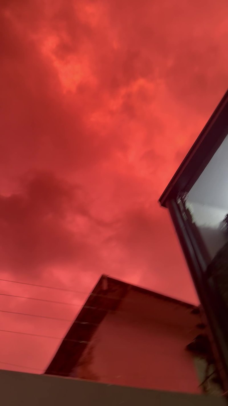 Video thumbnail for Surreal Red Sky over Caracas Neighborhood at Dusk