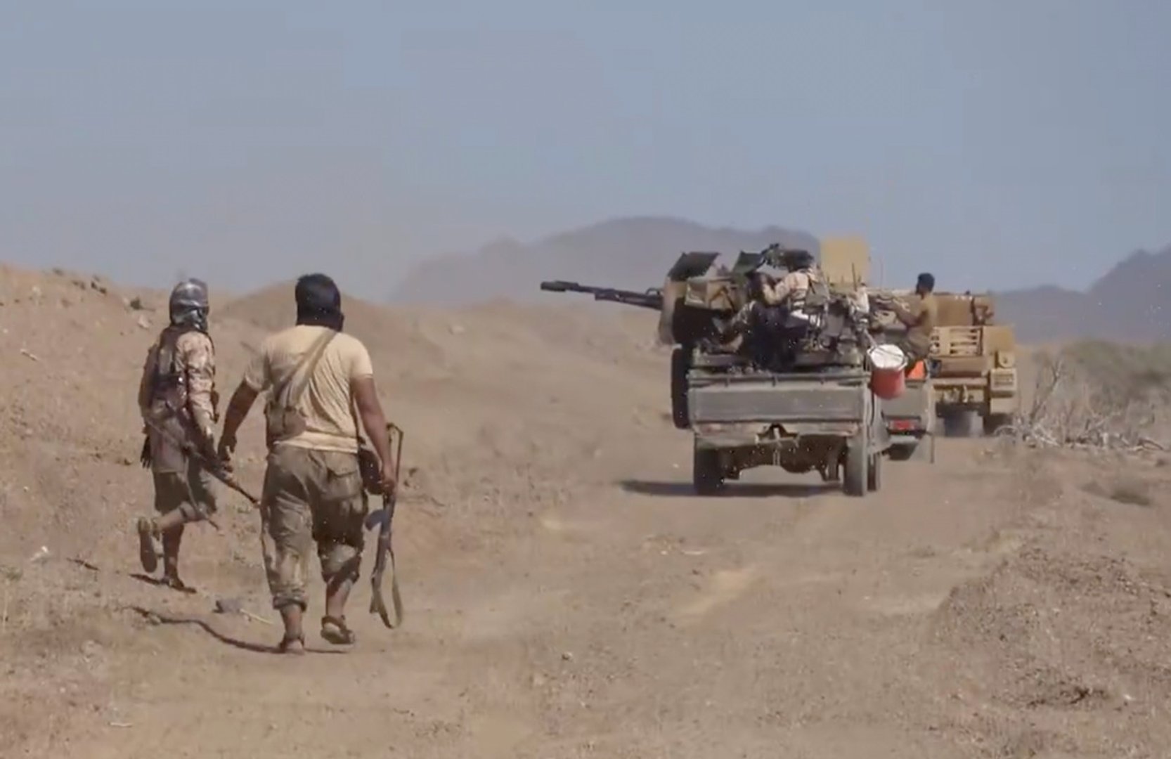 Video thumbnail for Yemen's presidential palace hit: Houthis launch missiles on Aden killing five people
