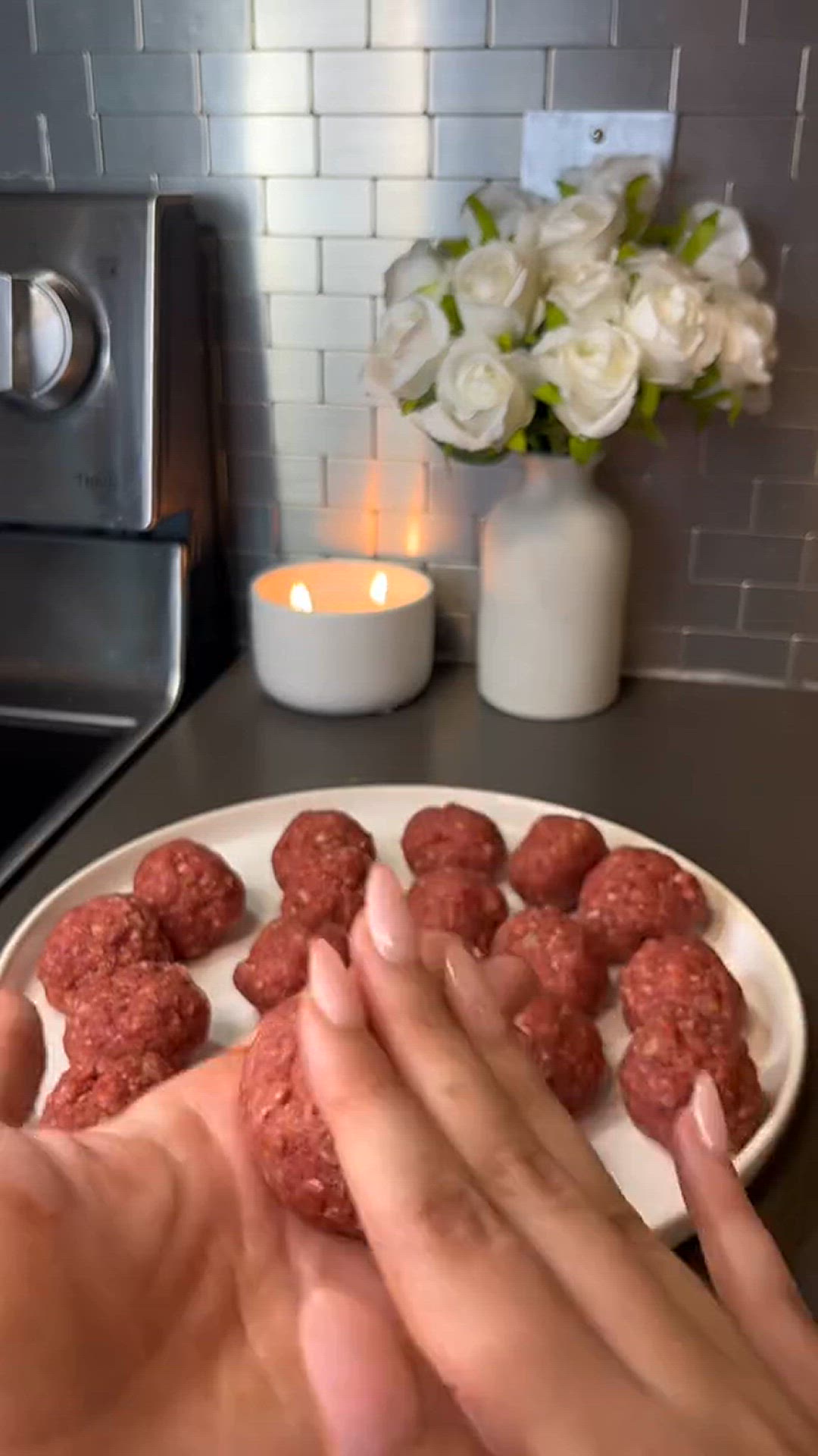 Video thumbnail for Boulettes de bœuf, sauce crémeuse aux champignons.