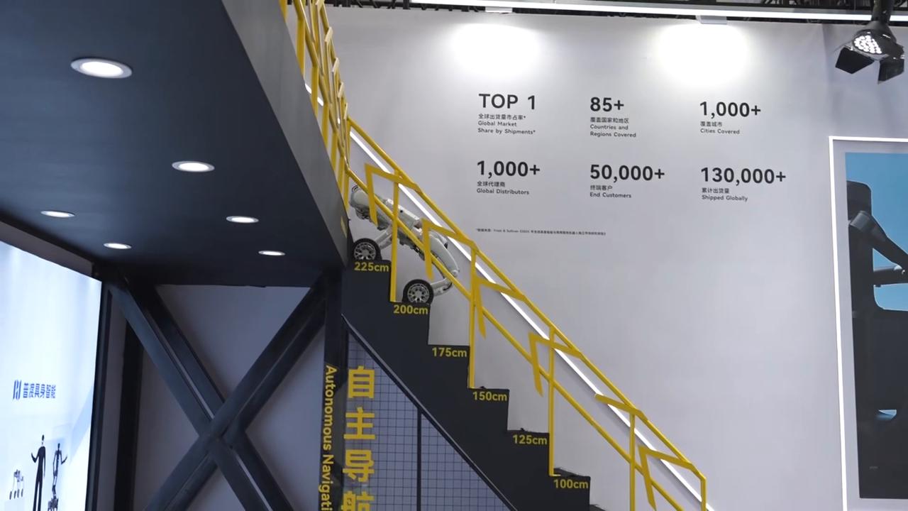 Video thumbnail for China: Robot conference in Beijing.