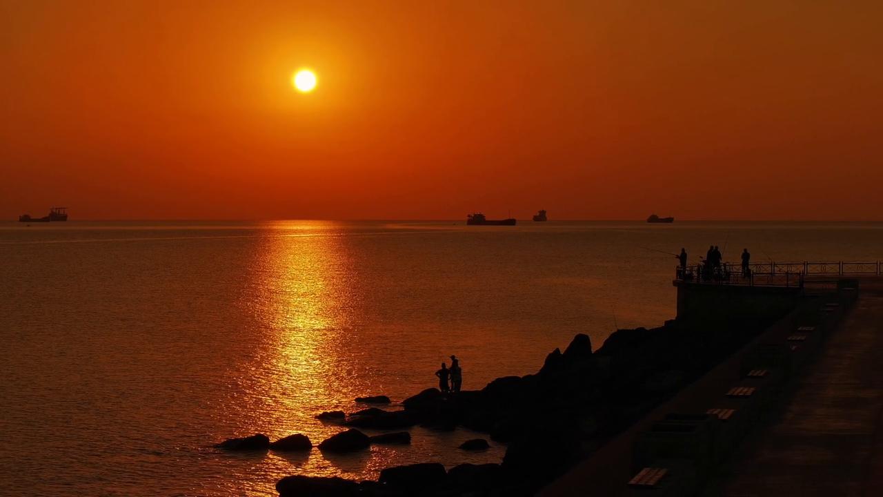 Video thumbnail for Türkiye: DRONE - Red sunrise over Samsun's Black Sea coast.