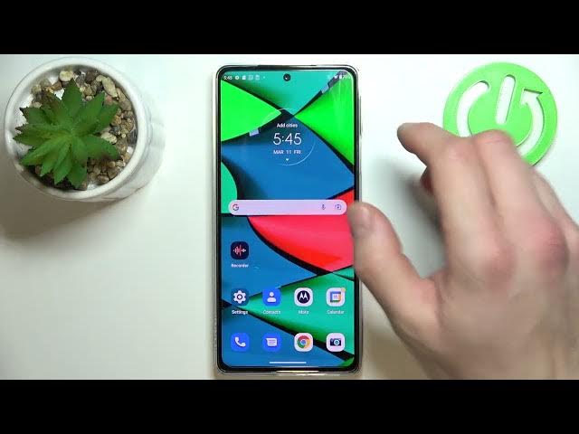 Video thumbnail for How to Turn Off Flashlight on MOTOROLA Edge 30 Pro