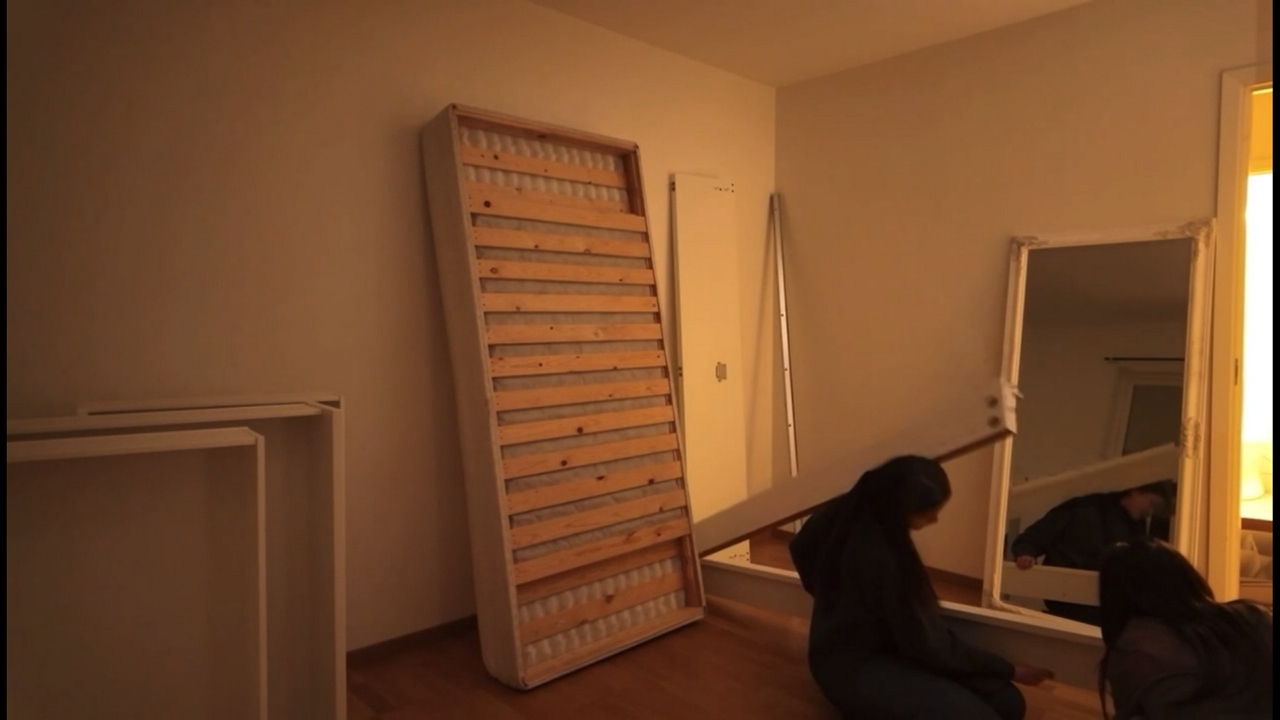 Video thumbnail for Wood Plank Falls During Bed Build in Gothenburg