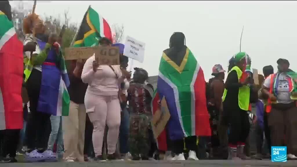 Video thumbnail for 'They promise to kill us': Anti-migrant tensions escalate in South Africa