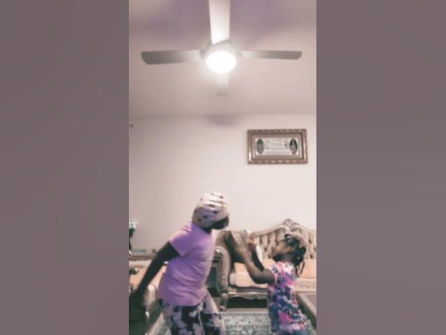 Video thumbnail for Look at my annoying little sister