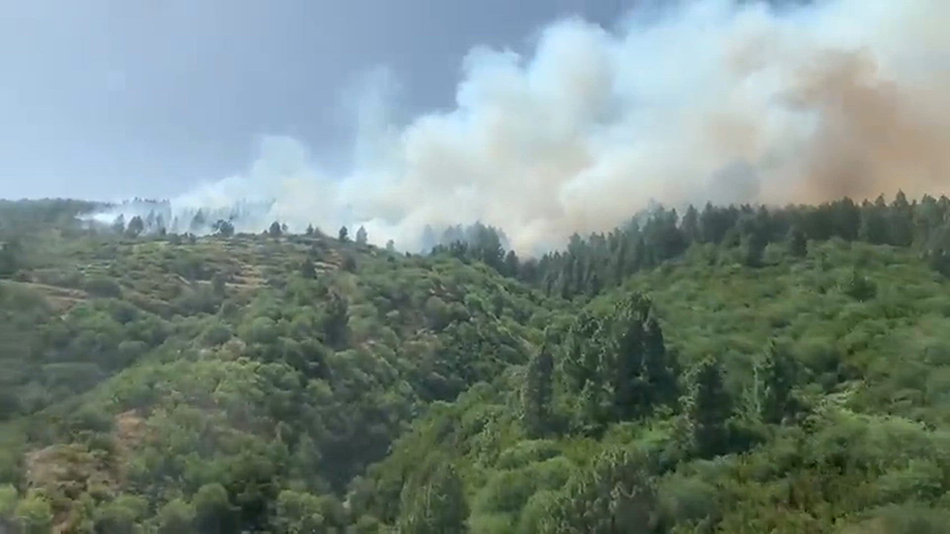 'Video thumbnail for Löschhubschrauber auf Teneriffa im Einsatz - Waldbrand 2022'
