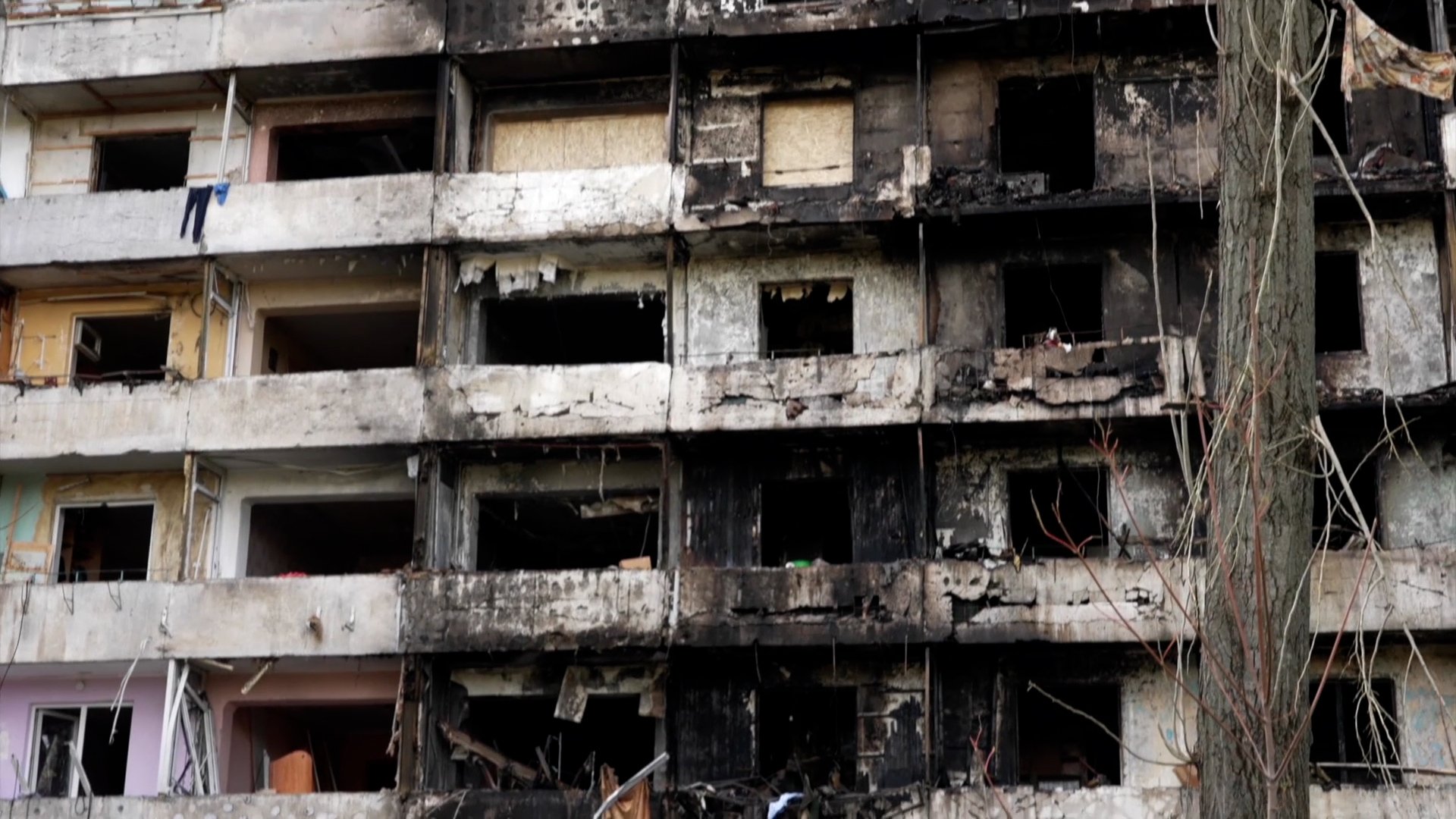 Video thumbnail for Russia attack hits Kyiv after reported intelligence lapse