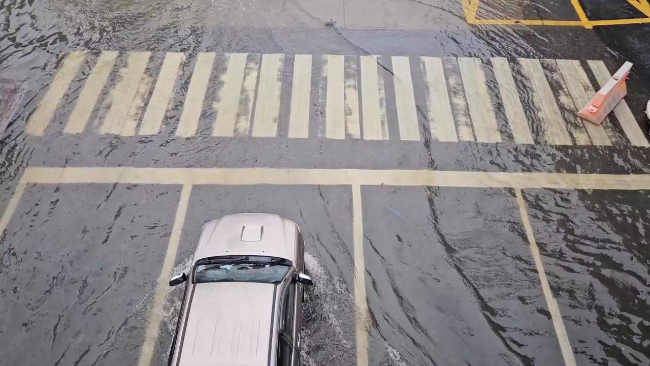 Video thumbnail for Thailand: Heavy Rain Triggers Bangkok Flooding 28.