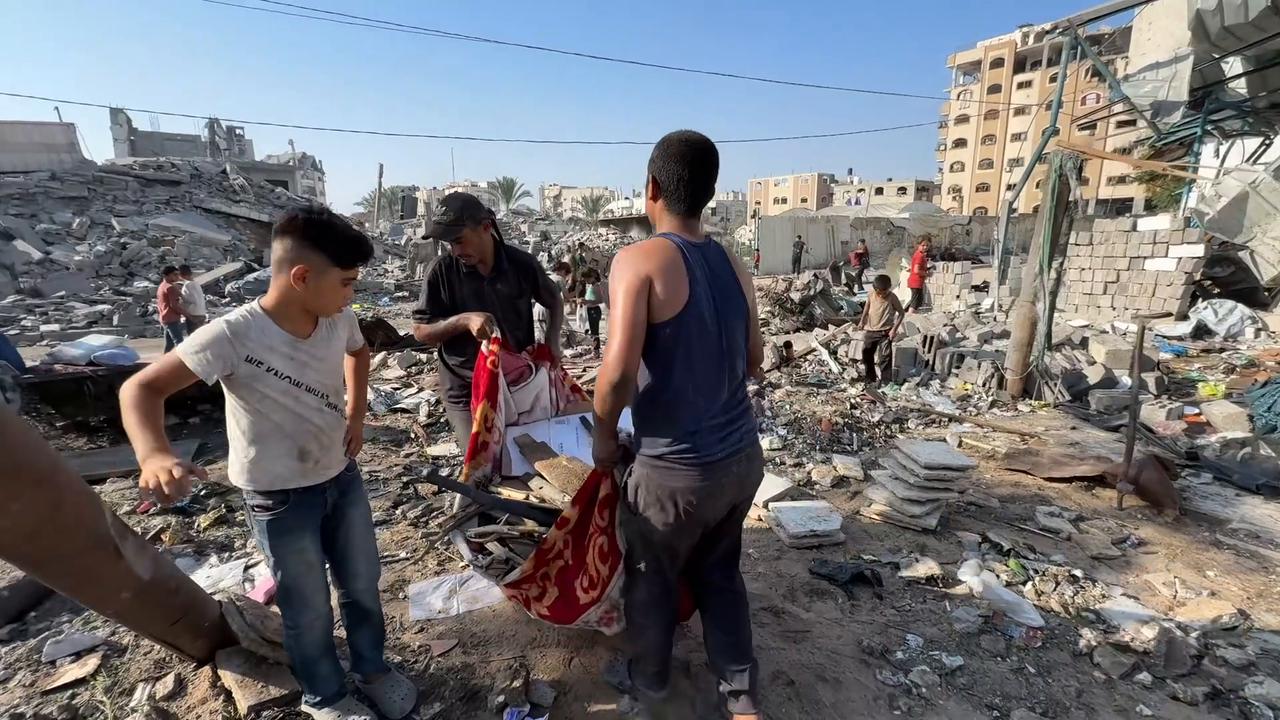 Video thumbnail for Strike Hits Gaza Family Home 16.