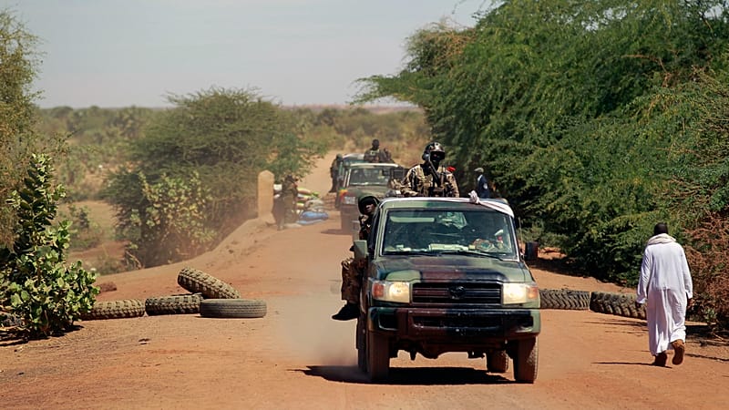 Video thumbnail for Mali's army carries out overnight strikes on rebel-held city of Kidal