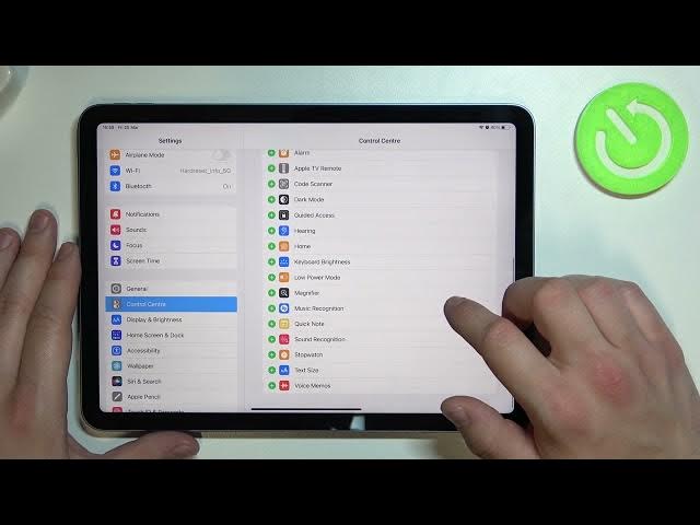 Video thumbnail for Does the iPad Air 5th Gen have a Screen Mirroring option?