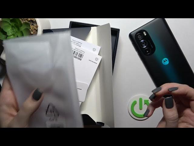 Video thumbnail for Does MOTOROLA Edge 30 Pro Comes with Case?