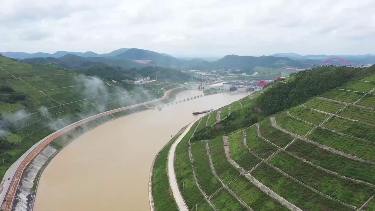 Video thumbnail for Philippines: Trade Chief Welcomes China's Pinglu Canal in Manila.