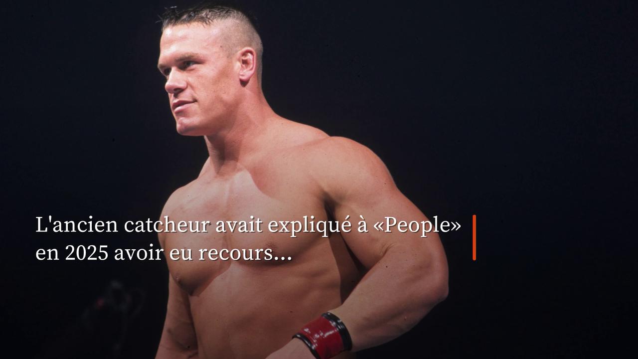 Video thumbnail for John Cena apparaît crâne rasé avant sa deuxième greffe de cheveux.