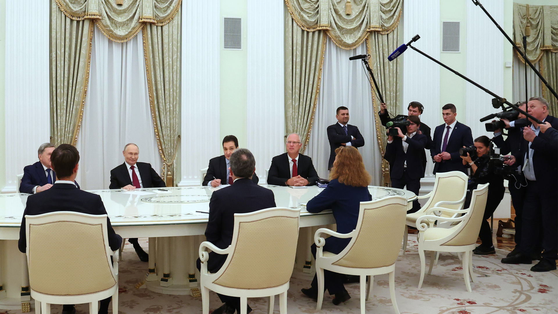 Video thumbnail for Putin meets with Witkoff, Kushner to discuss Ukraine peace plan