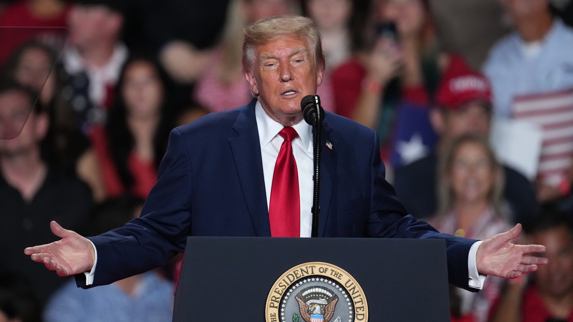 Video thumbnail for Trump interrupted by protesters at Texas rally