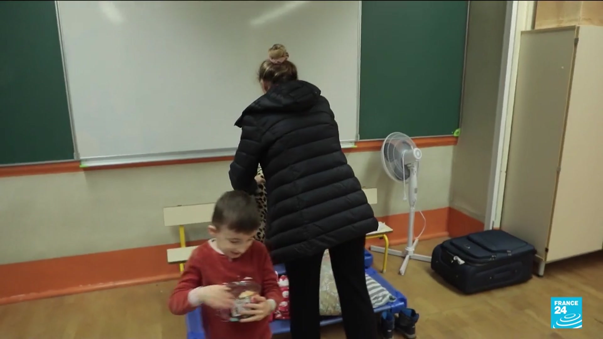 'Video thumbnail for 2,000 children in France are experiencing homelessness'