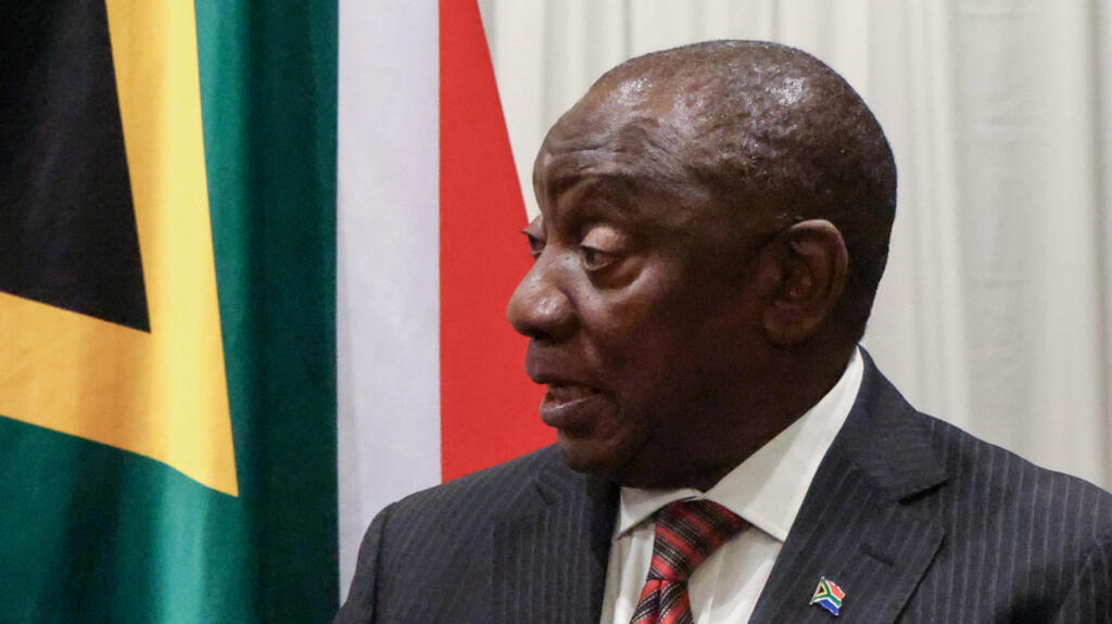 Video thumbnail for South African president impeachment inquiry comes back to haunt him