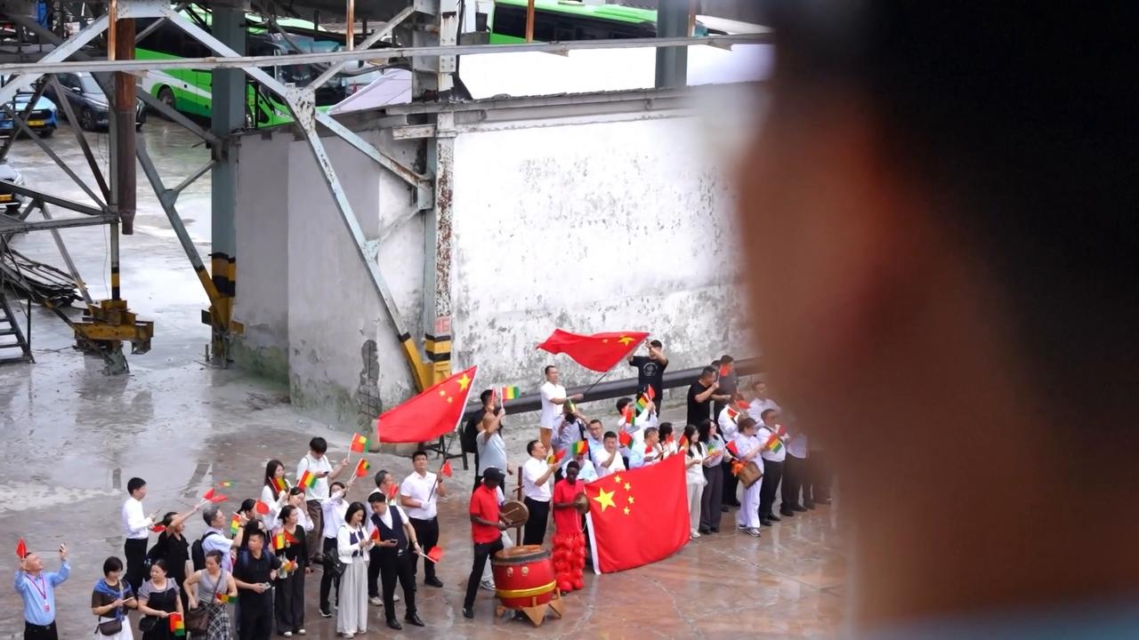 Video thumbnail for Guinea: Chinese naval hospital ship Auspicious Ark arrives in Guinea for medical mission.