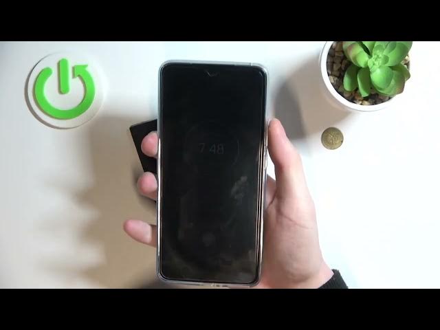 Video thumbnail for How Big MOTOROLA Edge 30 Is? – Hand Size Comparison