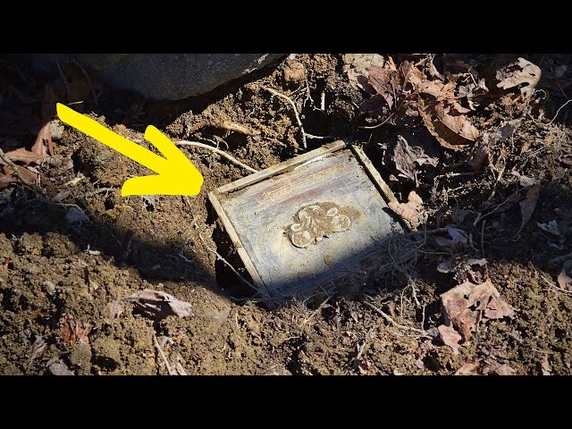 Video thumbnail for Couple Finds Buried Box, Big Shock After Opening !