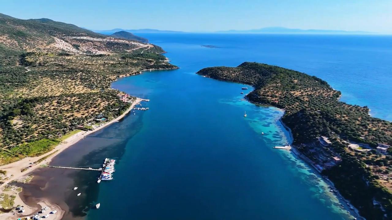 Video thumbnail for Türkiye: Spectacular drone footage shows summer paradise off Türkiye's western shoreline.